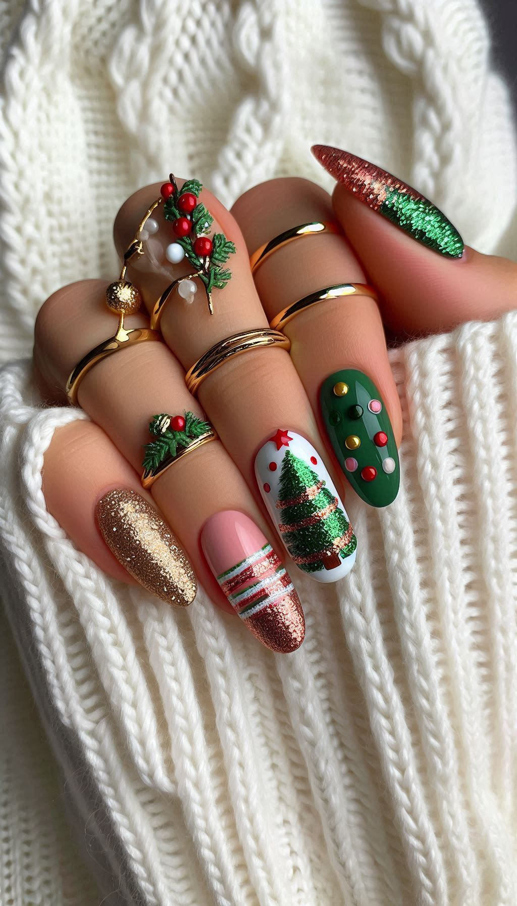 75+ Christmas Nail Art Ideas: Dazzling Holiday Styles | Pocoko Twinkling lights and sparkly baubles on your nails? Yes, please! Get into the holiday spirit with these dazzling Christmas nail art ideas.